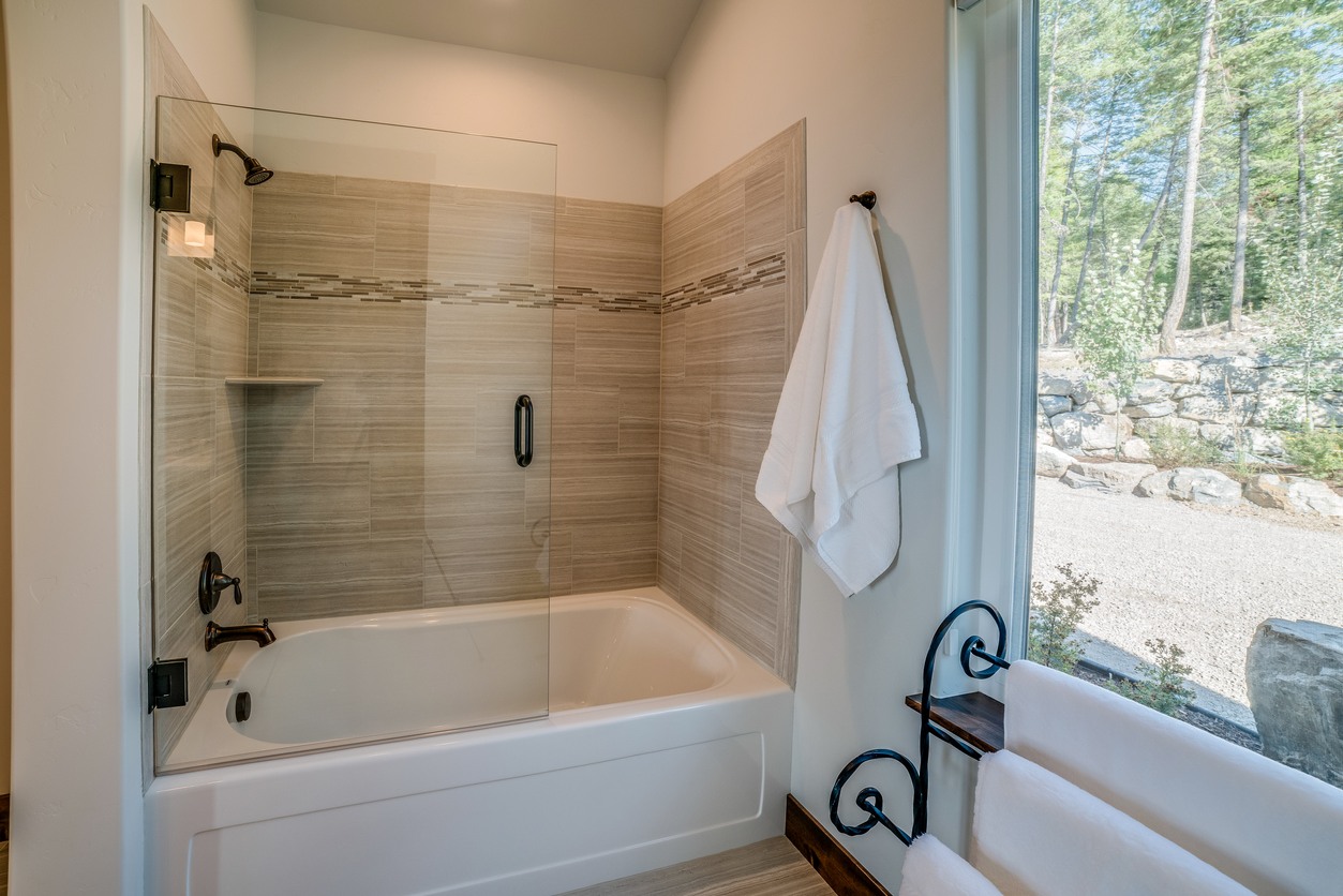 Shower & Tub Repair in Metolius